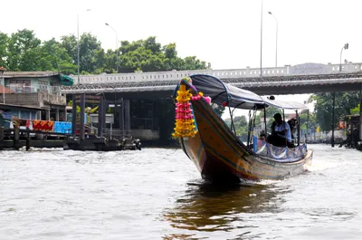 Bangkok 2-Hour Longtail Boat Tour to Big Buddha, Canal Life, Khlong Bang Luang & Wat Arun