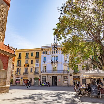 Gràcia Neighborhood Private Tour with Vermouth & Local Culture