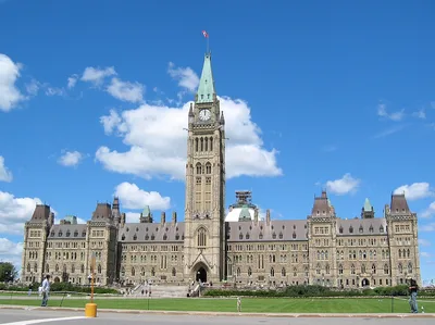 Ottawa 2-Hour Express City Bike Tour Including Rideau Canal, National War Memorial and ByWard Market