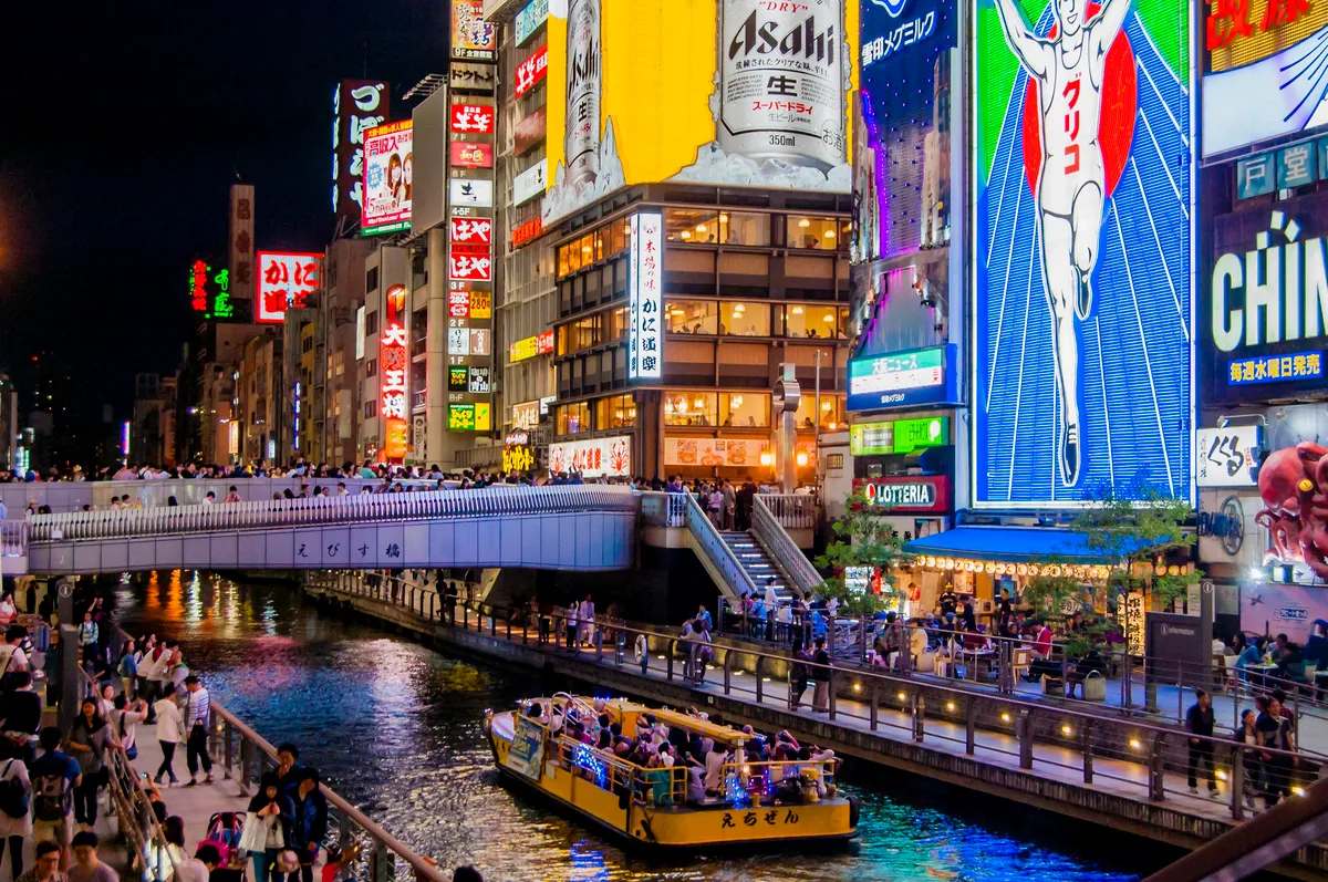 Osaka 3-Hour Absolute Food Tour with 4 Food Stops, Drink, and Traditional Japanese Dessert