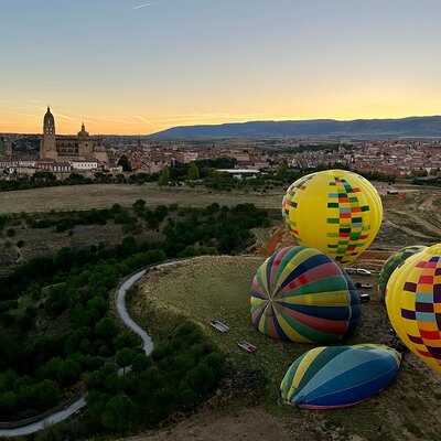 Balloon flight at sunrise in Segovia
