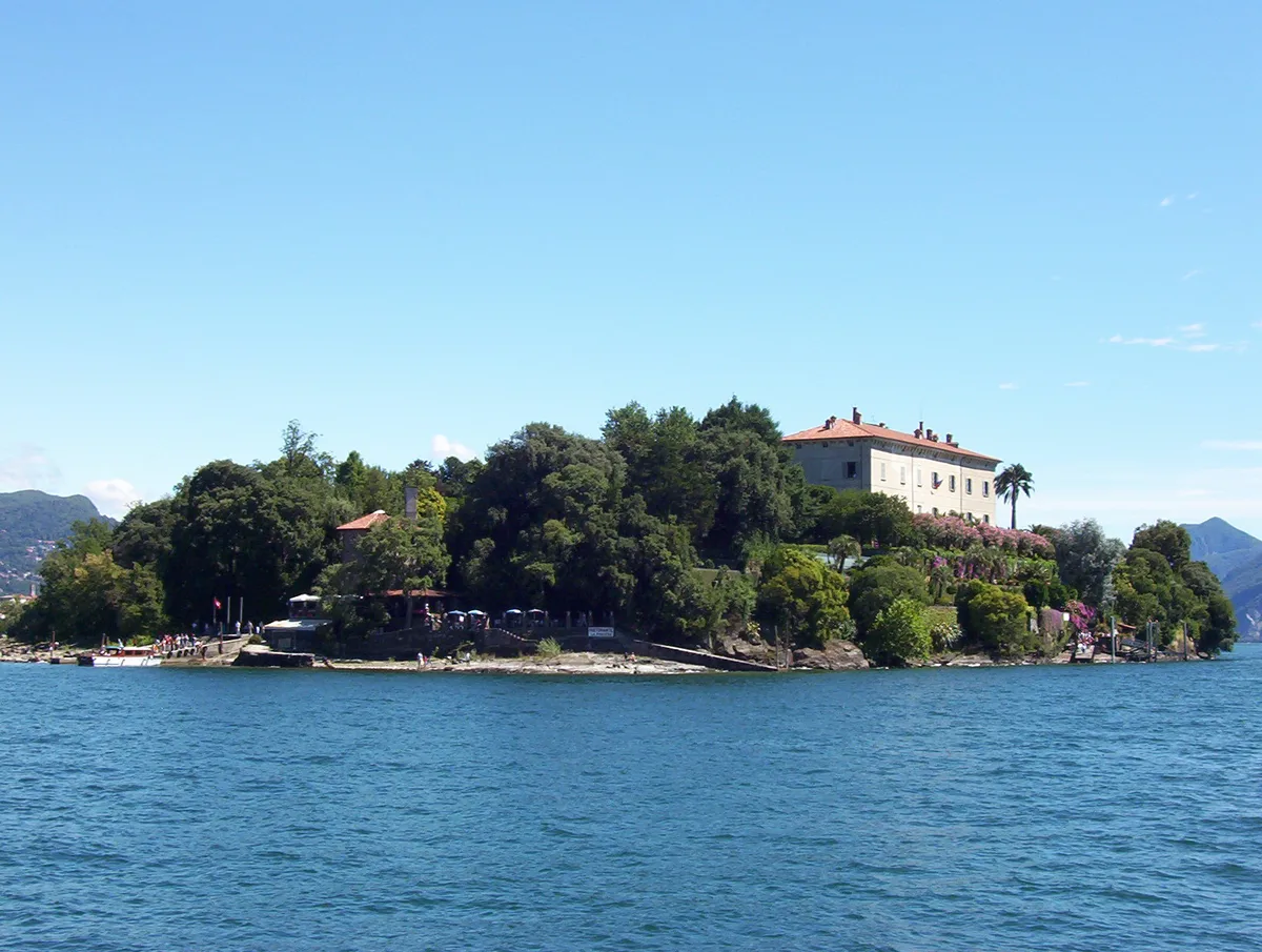 Stresa 1-Day 3 Borromean Islands Hop-On Hop-Off Boat Tour