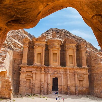 Alfarajat Tour guide in Petra Jordan