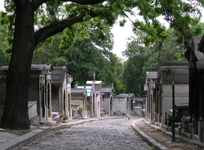Paris 2-Hour Guided Walking Tour of Haunted Père Lachaise Cemetery