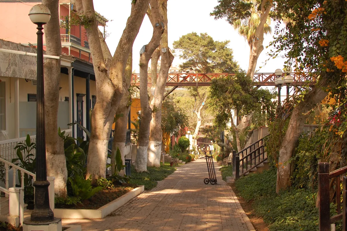 Lima Daytime Gourmet Food Tour: Barranco, Miraflores, San Isidro & Huaca Pucllana in 5 Hours