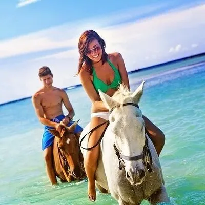 Courtney Taylor Private Tours