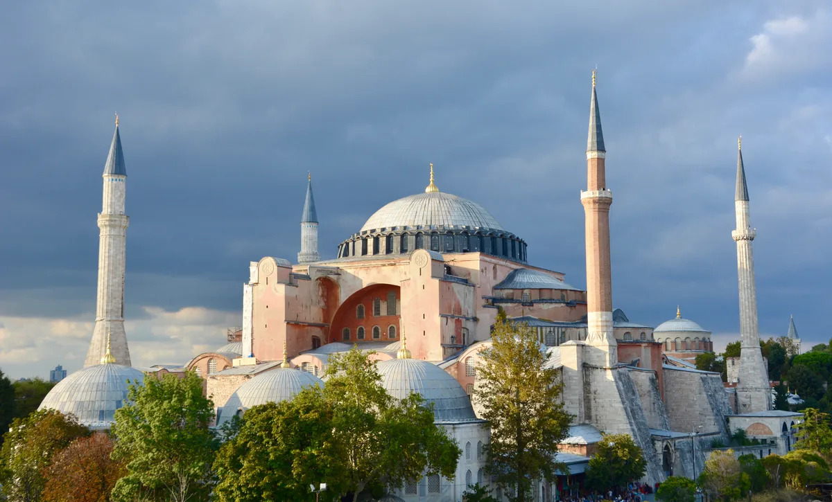 Istanbul Full-Day Private Guided City Tour of Hagia Sophia, Blue Mosque, Topkapi Palace, Basilica Cistern, Grand Bazaar
