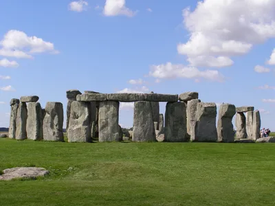 Stonehenge Shuttle Bus from London with Optional Fish & Chips Meal