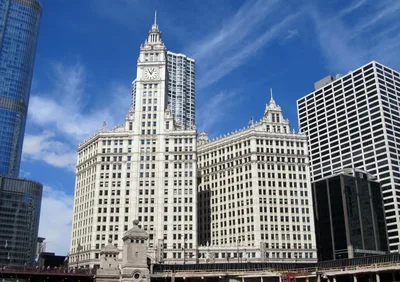Chicago River 90-Minute Architecture Boat Tour including Wrigley Building, Aqua Tower & Chinatown