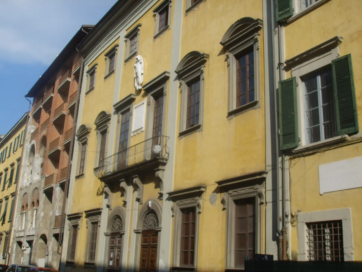 Pisa 1-Hour Electric Vehicle Tour: 11 Stops Beyond the Tower