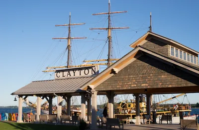 Boldt Castle and 2 Nation Boat Tour from Clayton