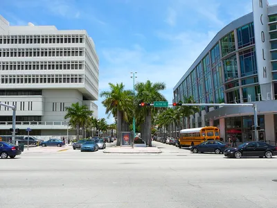 Miami Beach Art Deco Walking Tour with Food Tasting at 5 Restaurants