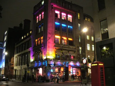 Mayfair Chocolate Tour in London with Food Tastings and Local Guide