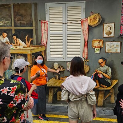 Small Group Chinatown Walking Tour with 6 Delicious Food Tastings