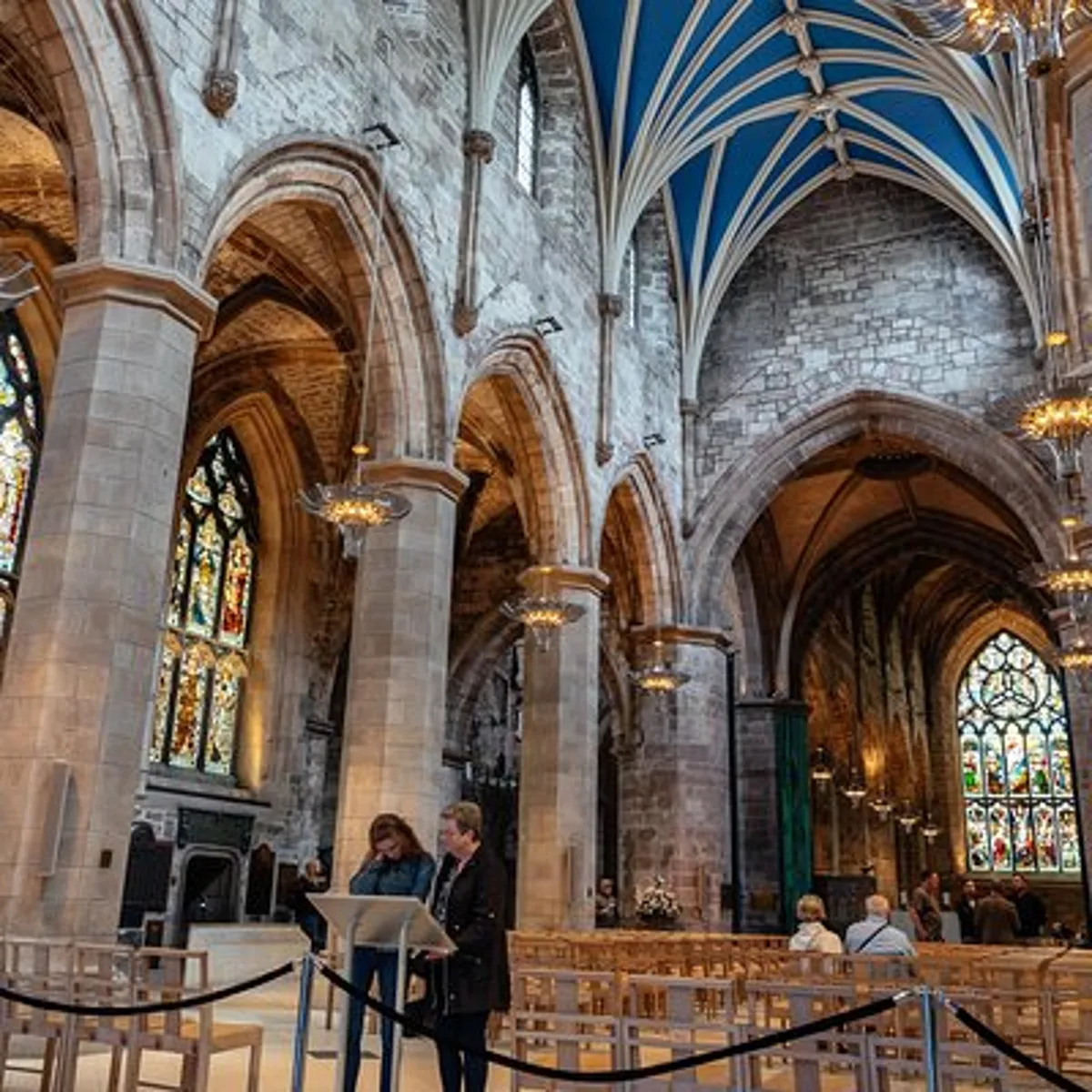 Highlights & Hidden Gems With Locals: Best of Edinburgh Private Tour