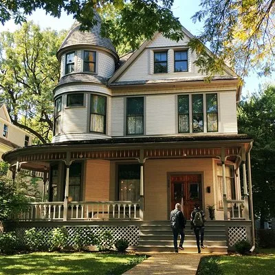 Skip the Line: Public Tour-Adult Admission Ticket (50 mins)
