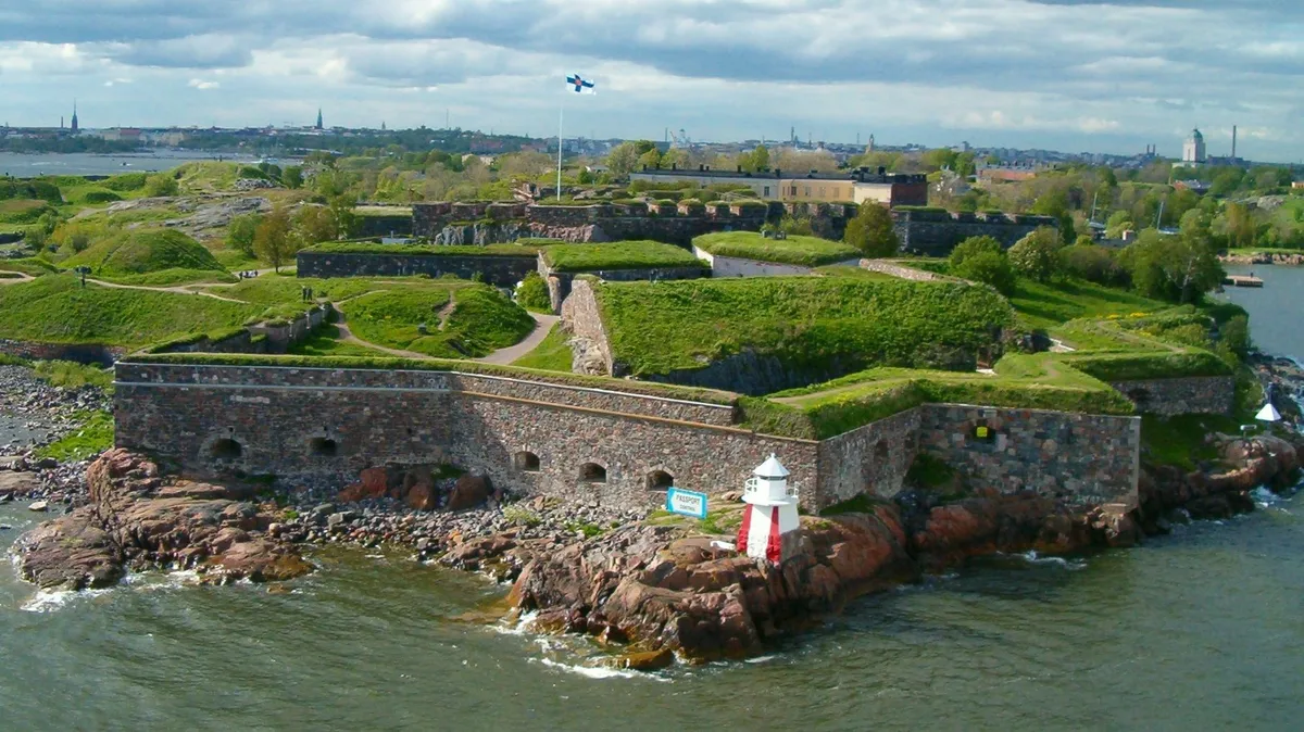 Helsinki Canal Cruise with Suomenlinna Fortress and Korkeasaari Zoo