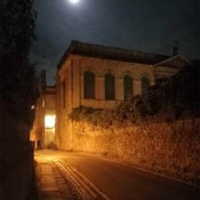 Oxford Spooky Ghost Tour with a Local