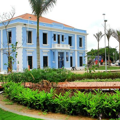 The center: Charm, Culture and Flavors