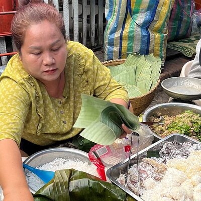 Luang Prabang Local Market and Morning Food Tour with Drinks