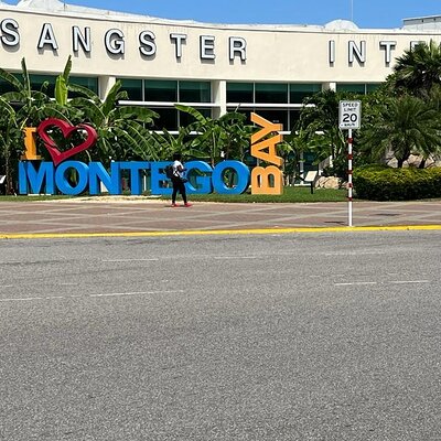 Luxury RoundTrip Private Sangster To Princess Hotels