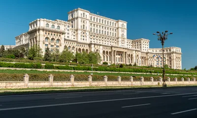 Palace of Parliament in Bucharest 1-Hour Walking Tour with Fast-Track Tickets and Guide