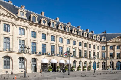 Paris City Tour by Coach with One-Hour Sightseeing Seine River Cruise