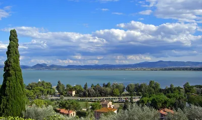 Lake Como Full-Day Bus and Boat Tour from Milan with Landscapes, Cruise, Bellagio, and Como