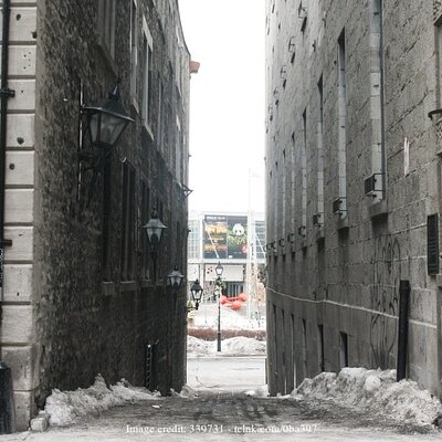 The Ghosts of Old Montreal: Private 1.5-hour Spooky Tour