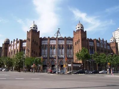 Welcome Barcelona Private Eco Tuk Tuk City Tour with Local Guide