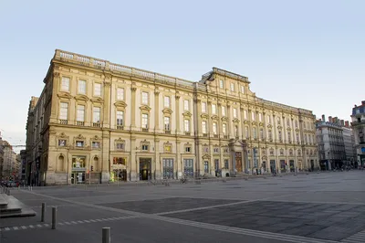 Lyon 2-Hour English Guided Walking Tour of Place des Terreaux, Croix-Rousse, Traboules and Vieux Lyon