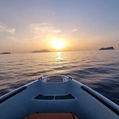 Private Sunset Cruise to Klima with snacks and drinks