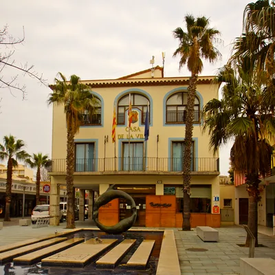 Costa Brava Kayak and Snorkel Tour with Picnic Lunch from Barcelona