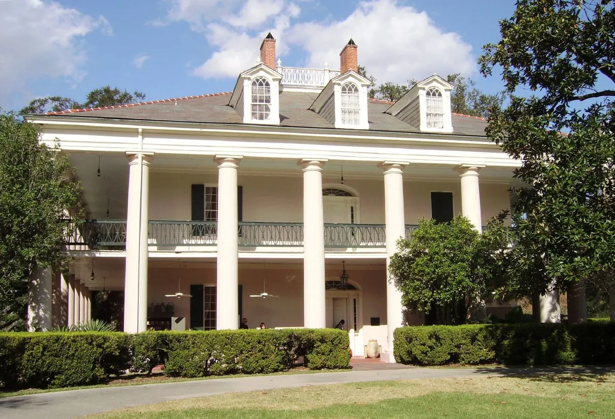 Oak Alley Plantation or Laura Plantation Tour from New Orleans