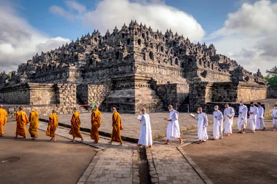 Yogyakarta Borobudur Climb-up & Prambanan Temples Day Trip All Inclusive