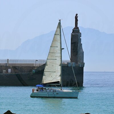 Tarifa Sailing and Snorkeling Excursion with tapas and drinks