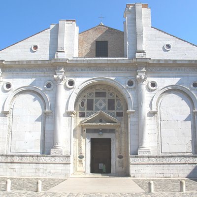 Semi-private Rimini Tour of City Highlights with Top-Rated Guide