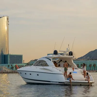 Private luxury yacht tour with snacks and drinks in Barcelona