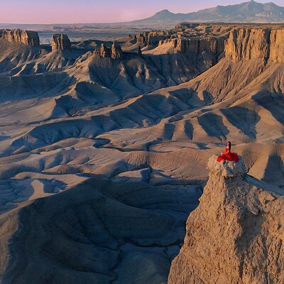 4x4 guided tour to otherworldly Moonscape Overlook/Factory Butte