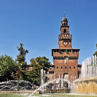 Milan Sightseeing Walking Tour for Kids and Families with Local Guide