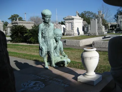 New Orleans Metairie Cemetery Tour: Millionaires and Mausoleums