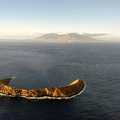 Maui Circle Island-PRIVATE-Air Tour for 2-5: Waterfalls & Lava!