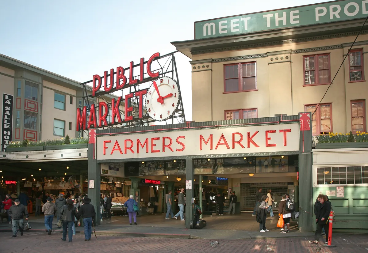 Pike Place Market Early-Bird Food Tasting Tour in Seattle