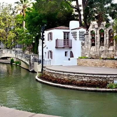 San Antonio Highlights Private Walking Tour with a Guide