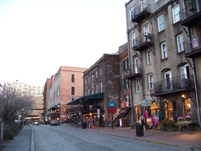 Savannah First Squares Culinary and Cultural Walking Food Tour