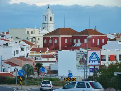 Évora and Monsaraz Full-Day Tour with Regional Wine Tasting from Lisbon