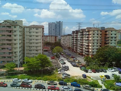 Kuala Lumpur Private Tour with Petronas Twin Towers Observation Deck & Batu Caves