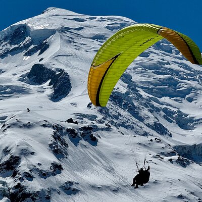 Tandem Paragliding Flight to Chamonix Facing Mont Blanc