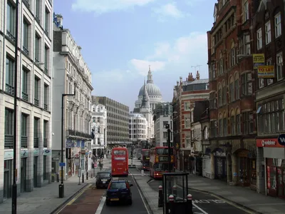 London Hidden 90-Minute Walking Tour with Local Guide