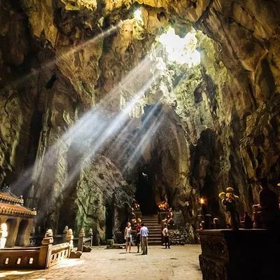 Private car transfer from Hoi An to The Marble Mountain ( Round Trip )